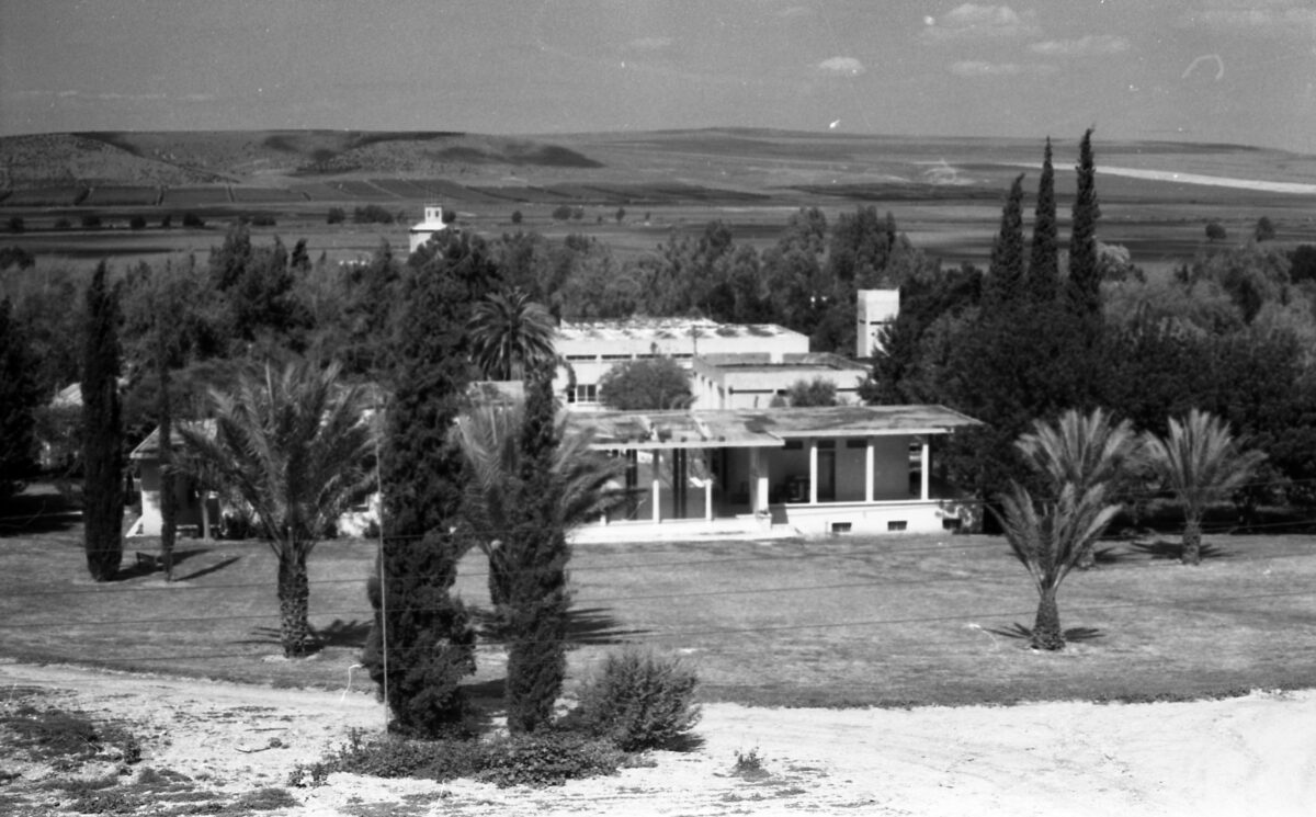 אדריכלים בבית אלפא<br>סקר היסטורי<br>נערך ע"י שאול סלומניצקי